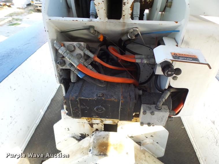 image for item K5612 2007 International 7300 bucket truck