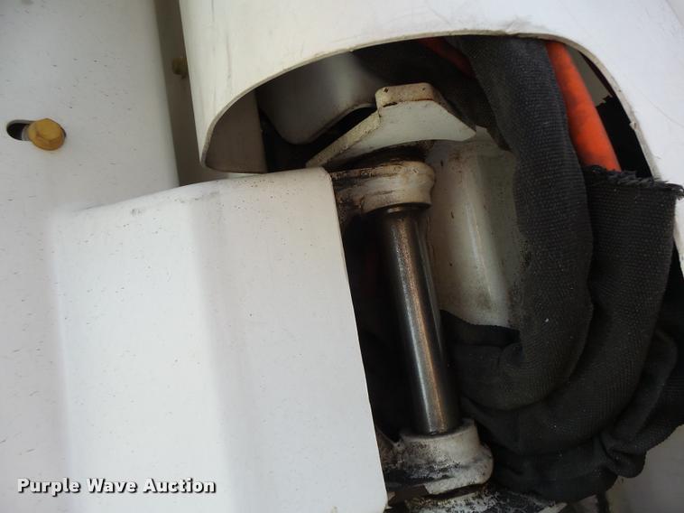 image for item K5612 2007 International 7300 bucket truck