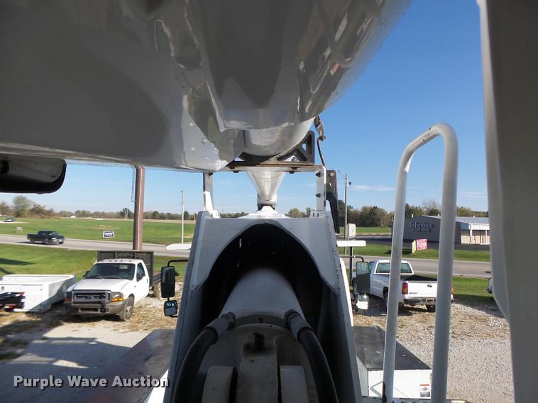 image for item K5612 2007 International 7300 bucket truck