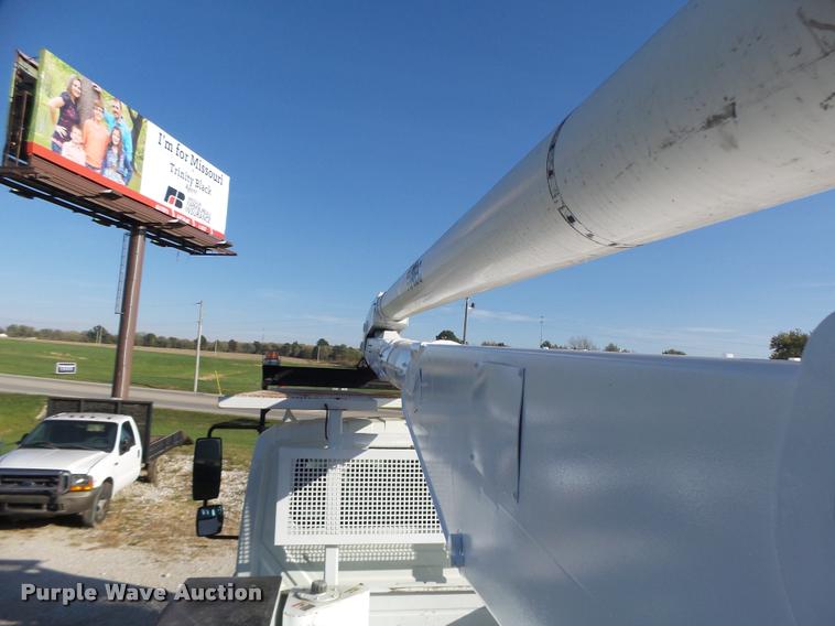 image for item K5612 2007 International 7300 bucket truck