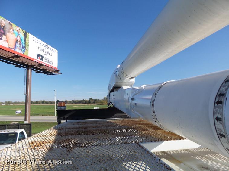 image for item K5612 2007 International 7300 bucket truck