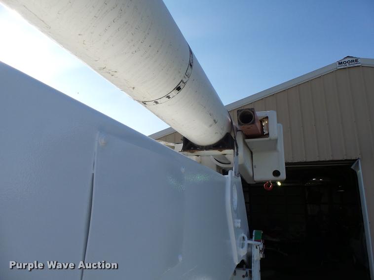 image for item K5612 2007 International 7300 bucket truck