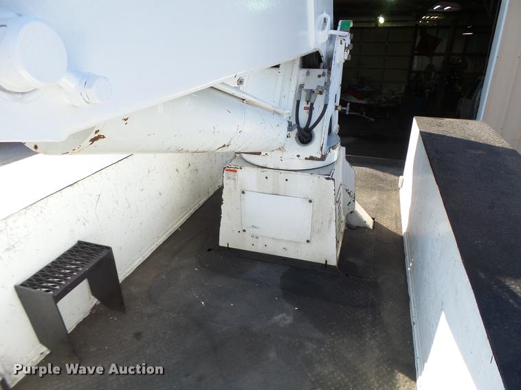 image for item K5612 2007 International 7300 bucket truck