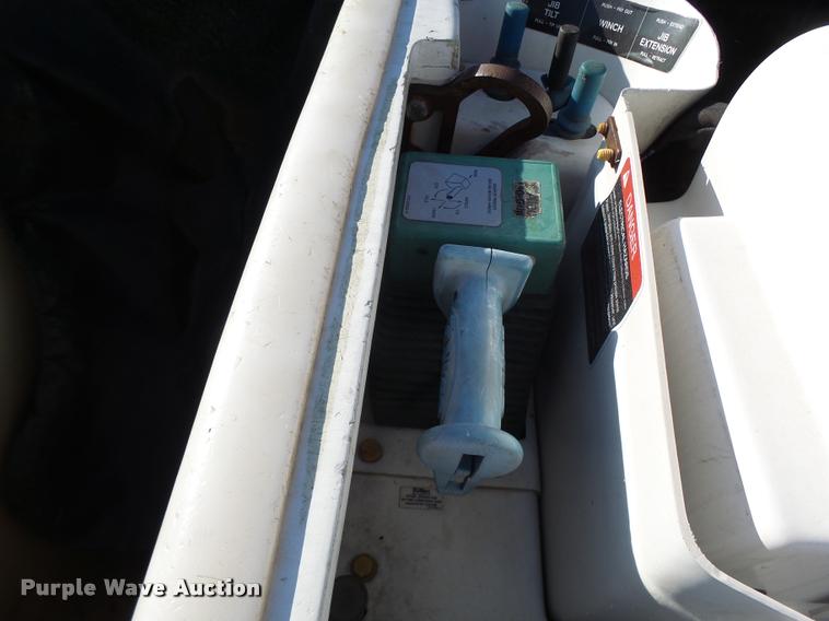 image for item K5612 2007 International 7300 bucket truck