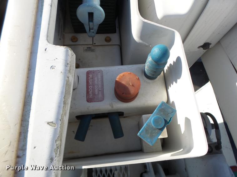 image for item K5612 2007 International 7300 bucket truck