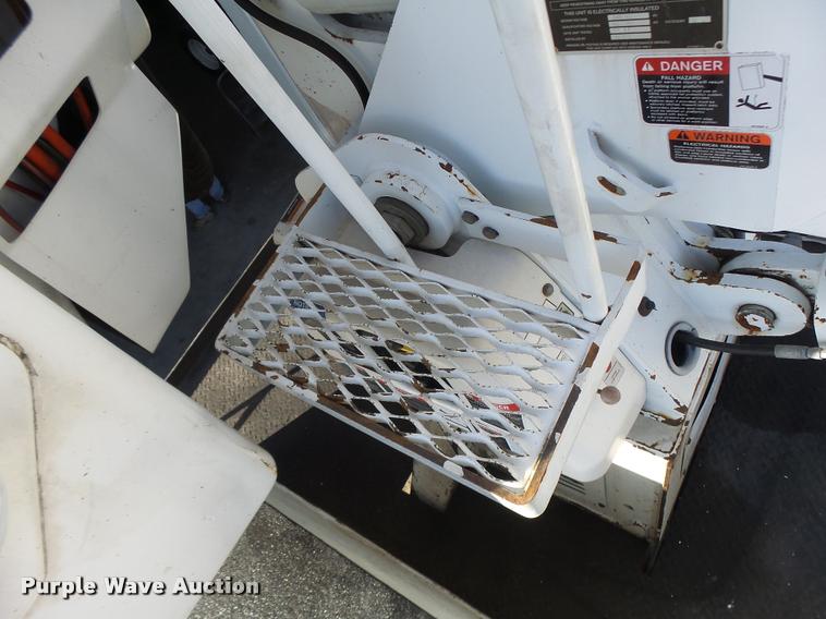 image for item K5612 2007 International 7300 bucket truck