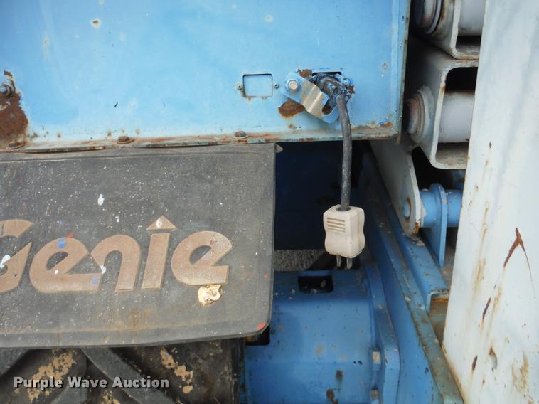 image for item K7710 1999 Genie GS-3268RT scissor lift