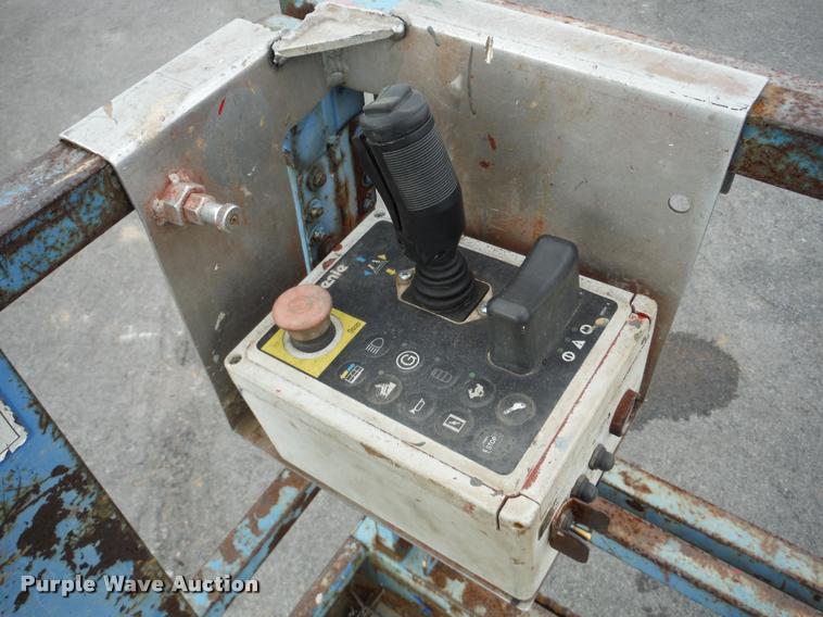 image for item K7710 1999 Genie GS-3268RT scissor lift