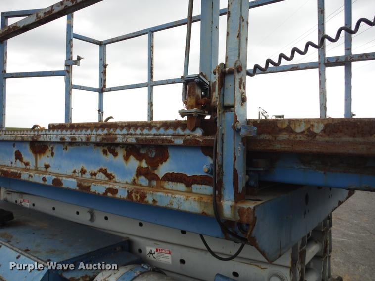 image for item K7710 1999 Genie GS-3268RT scissor lift