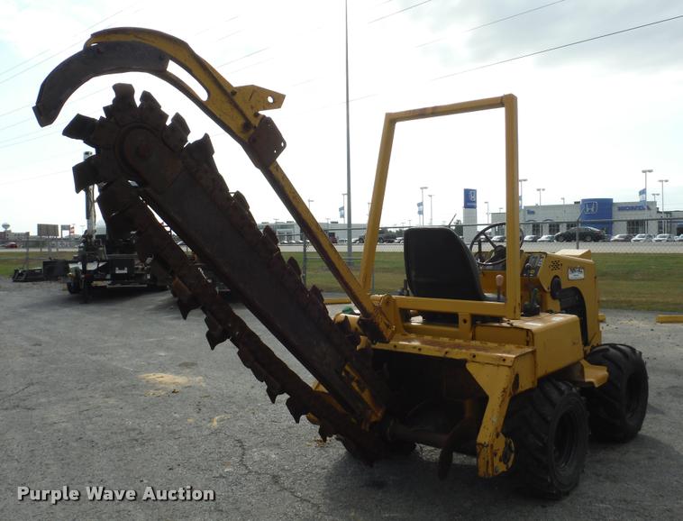 image for item K7712 1998 Vermeer V3550A trencher