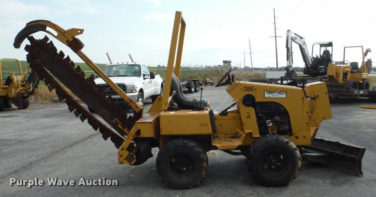 image for item K7712 1998 Vermeer V3550A trencher