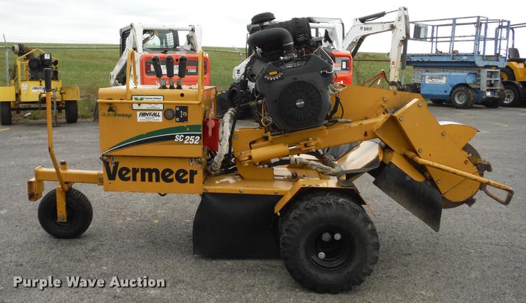 image for item K7714 2009 Vermeer SC252 stump grinder