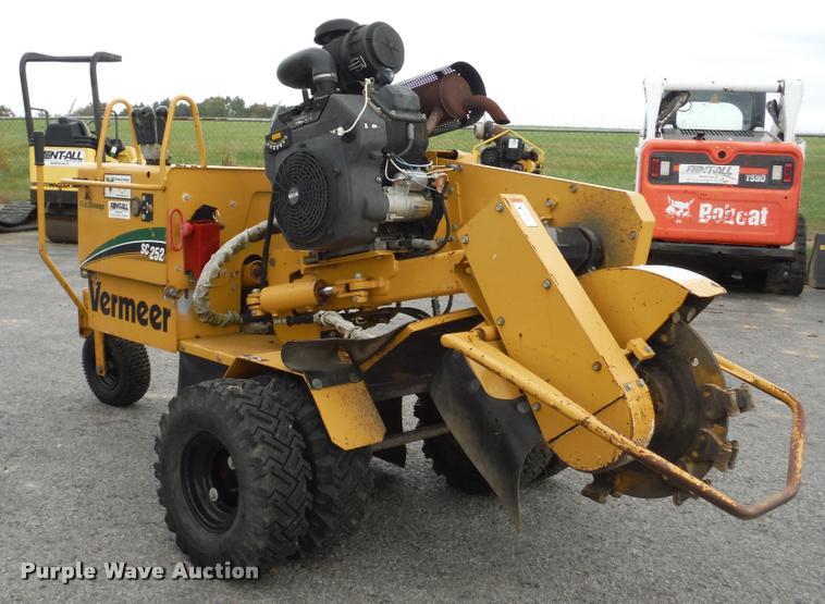 image for item K7714 2009 Vermeer SC252 stump grinder