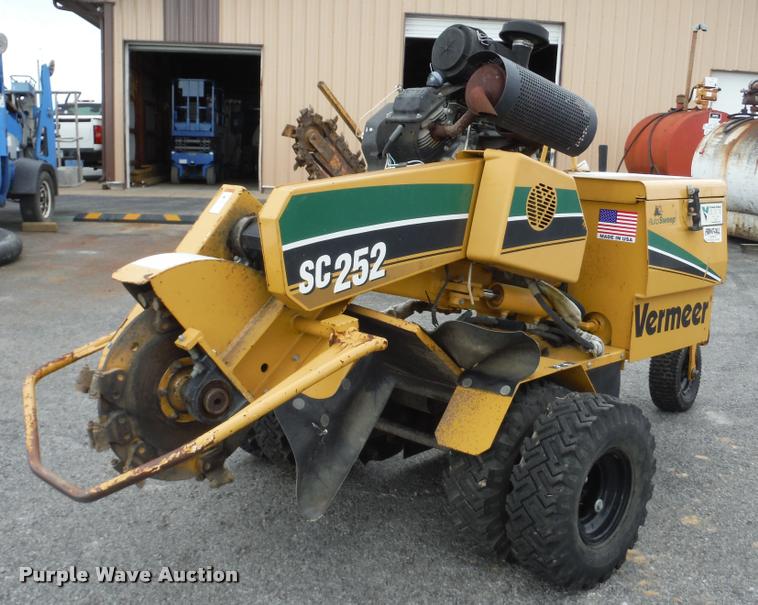 image for item K7714 2009 Vermeer SC252 stump grinder