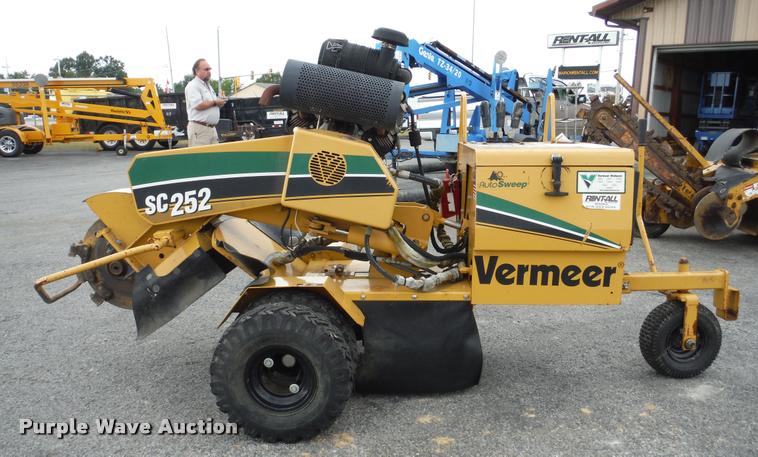 image for item K7714 2009 Vermeer SC252 stump grinder