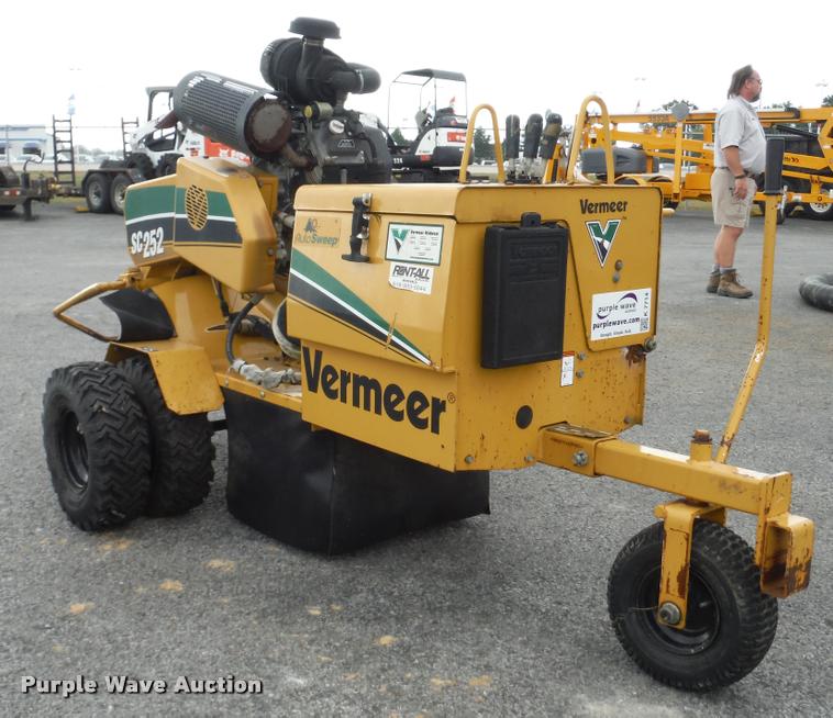 image for item K7714 2009 Vermeer SC252 stump grinder