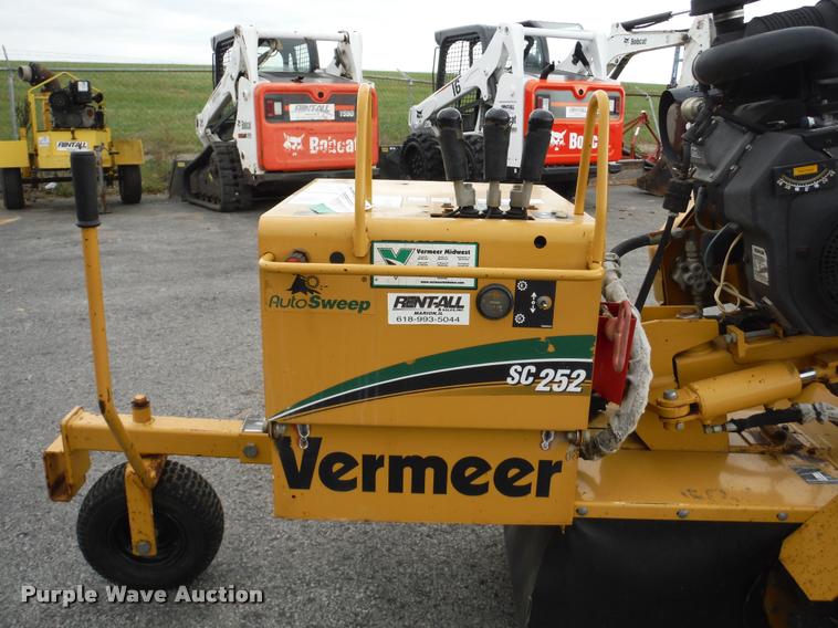 image for item K7714 2009 Vermeer SC252 stump grinder