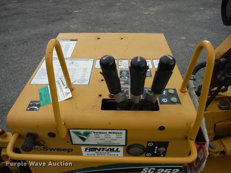 image for item K7714 2009 Vermeer SC252 stump grinder