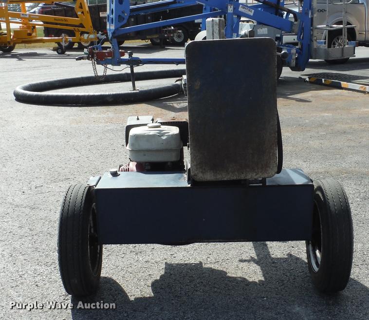 image for item K7717 2006 Iron & Oak BHVH3405 wood splitter