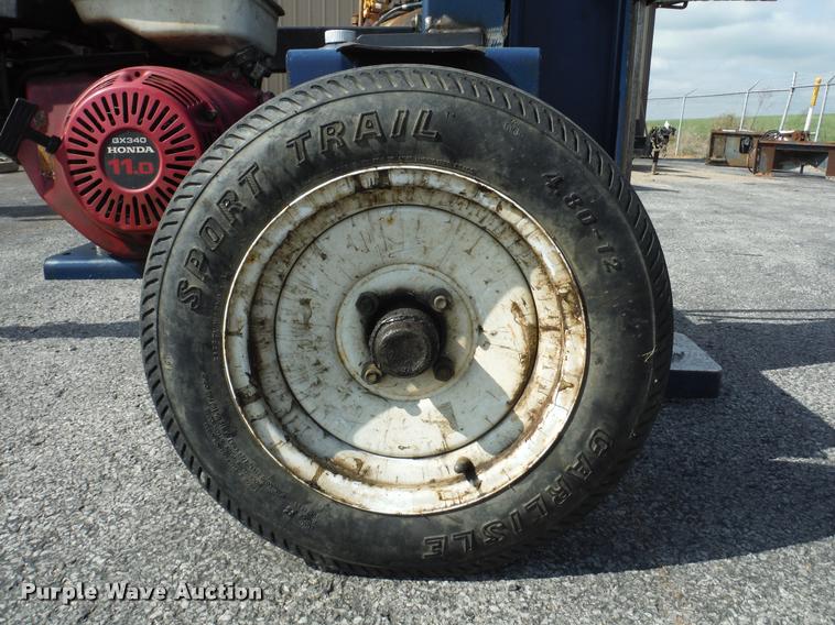 image for item K7717 2006 Iron & Oak BHVH3405 wood splitter