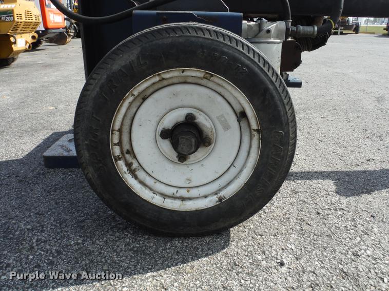 image for item K7717 2006 Iron & Oak BHVH3405 wood splitter