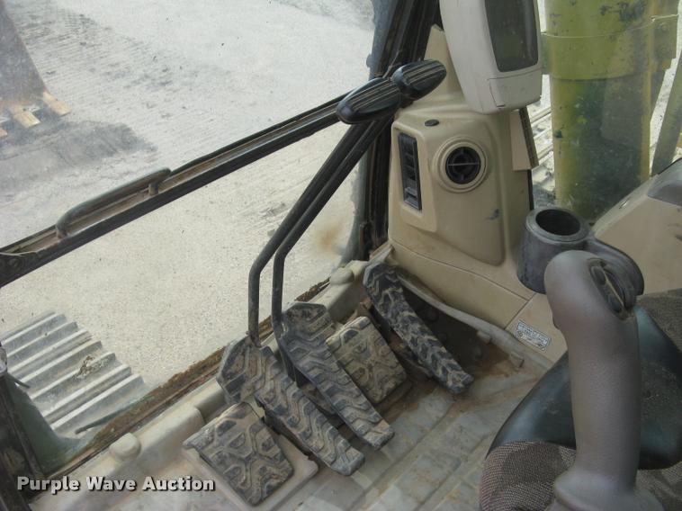 image for item L3869 2005 Caterpillar 330C L excavator