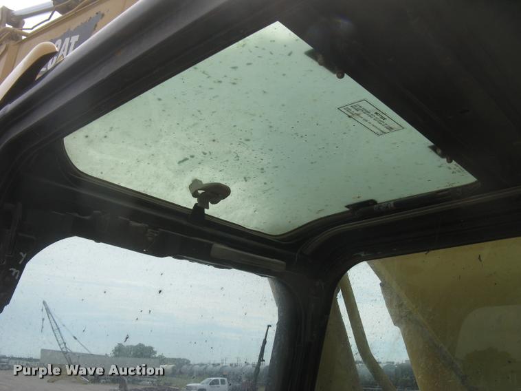 image for item L3869 2005 Caterpillar 330C L excavator