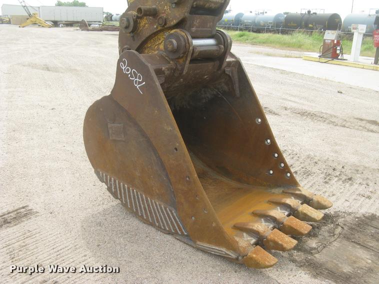 image for item L3869 2005 Caterpillar 330C L excavator