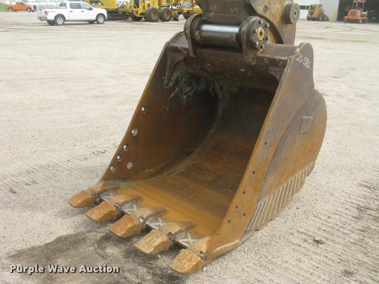 image for item L3869 2005 Caterpillar 330C L excavator