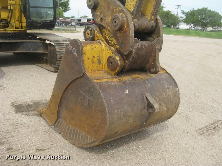 image for item L3869 2005 Caterpillar 330C L excavator