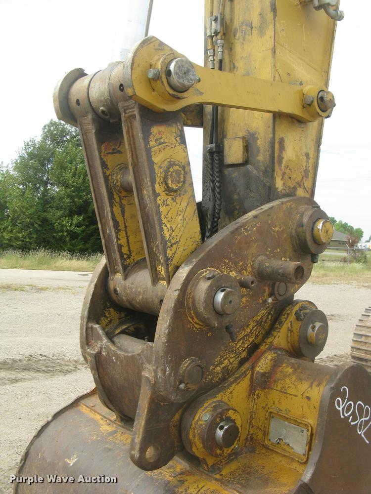 image for item L3869 2005 Caterpillar 330C L excavator