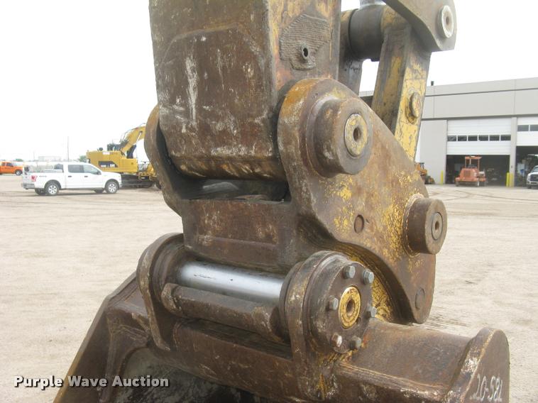 image for item L3869 2005 Caterpillar 330C L excavator