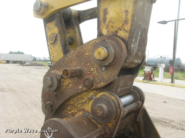 image for item L3869 2005 Caterpillar 330C L excavator