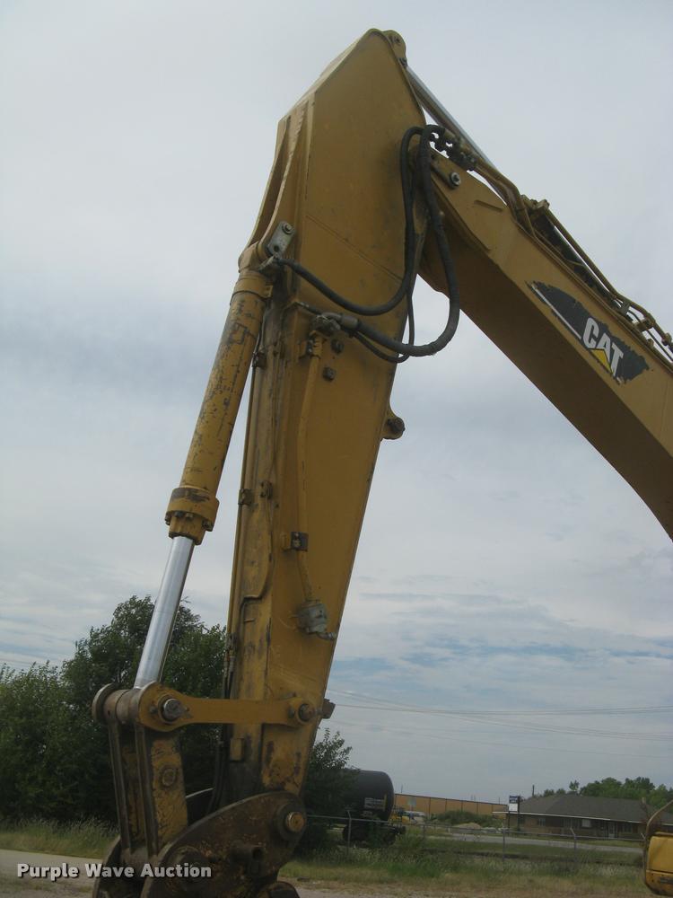 image for item L3869 2005 Caterpillar 330C L excavator