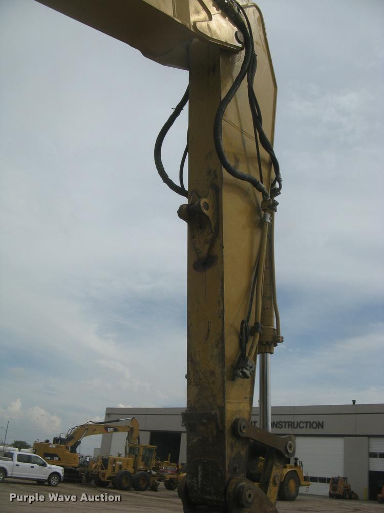 image for item L3869 2005 Caterpillar 330C L excavator