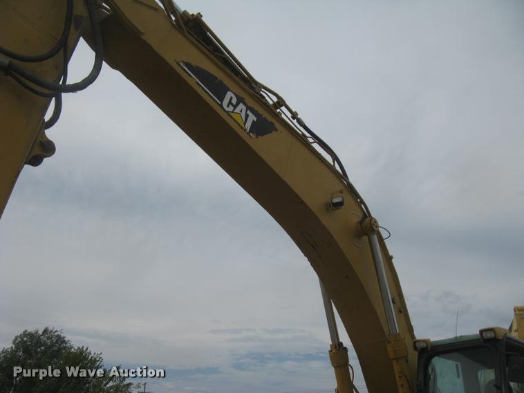 image for item L3869 2005 Caterpillar 330C L excavator