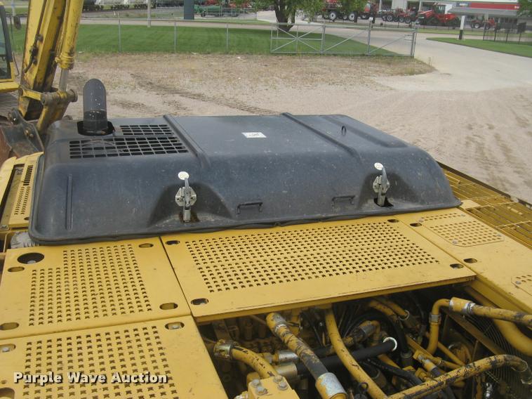 image for item L3869 2005 Caterpillar 330C L excavator