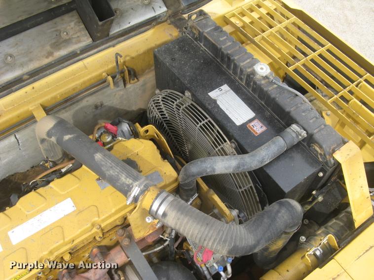 image for item L3869 2005 Caterpillar 330C L excavator