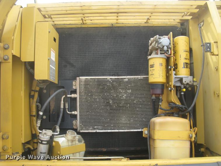 image for item L3869 2005 Caterpillar 330C L excavator