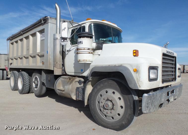 image for item L4111 2000 Mack RD688S dump truck