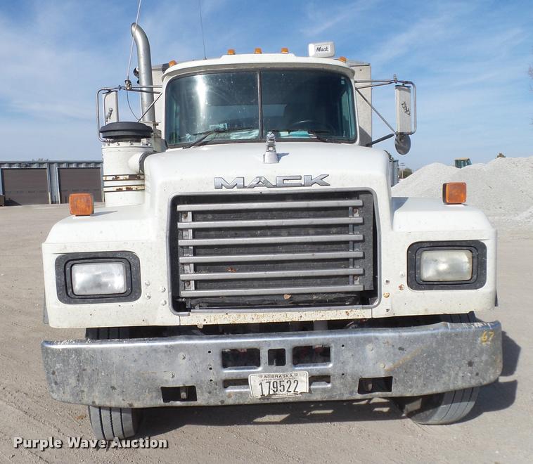 image for item L4111 2000 Mack RD688S dump truck