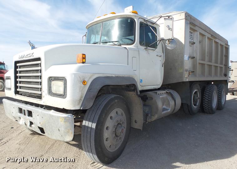 image for item L4111 2000 Mack RD688S dump truck
