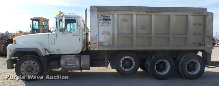image for item L4111 2000 Mack RD688S dump truck