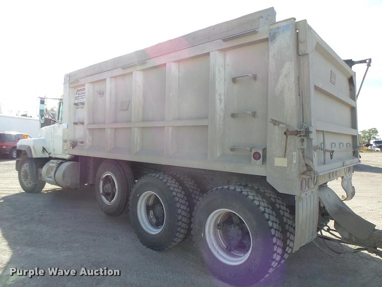 image for item L4111 2000 Mack RD688S dump truck