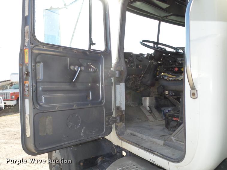 image for item L4111 2000 Mack RD688S dump truck