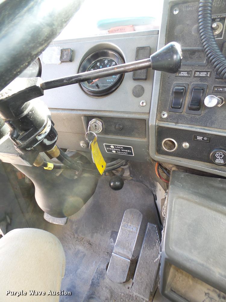 image for item L4111 2000 Mack RD688S dump truck