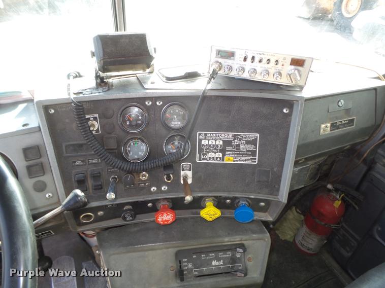 image for item L4111 2000 Mack RD688S dump truck