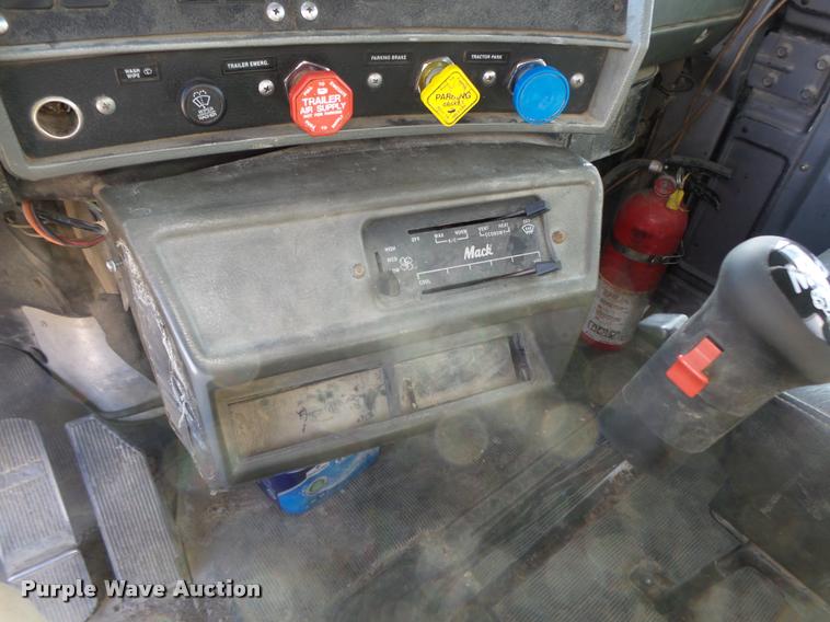 image for item L4111 2000 Mack RD688S dump truck