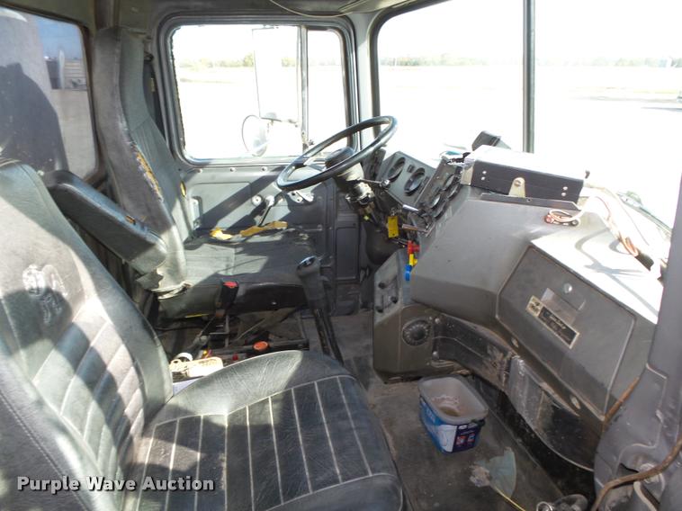 image for item L4111 2000 Mack RD688S dump truck