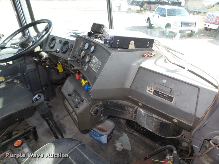 image for item L4111 2000 Mack RD688S dump truck